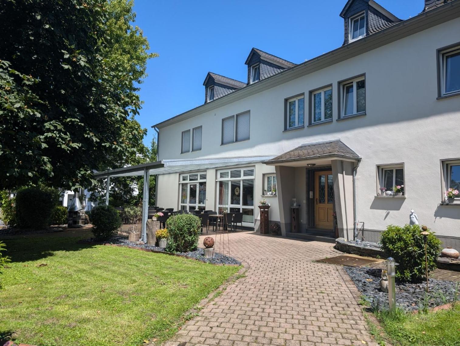 Weingut Weich Hotel Riol Exterior photo